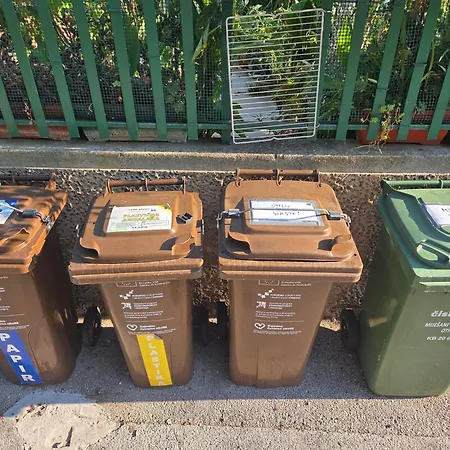 4 Seasons - Under Forest Park, Free Parking アパート *