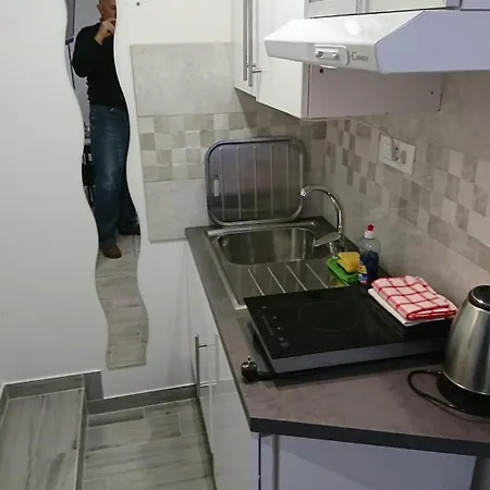 4 Seasons - Under Forest Park, Free Parking *