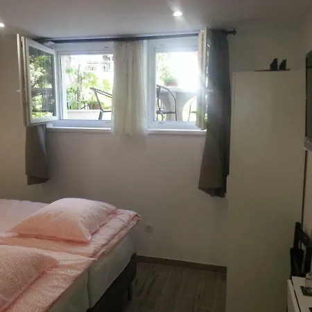 4 Seasons - Under Forest Park, Free Parking Lägenhet