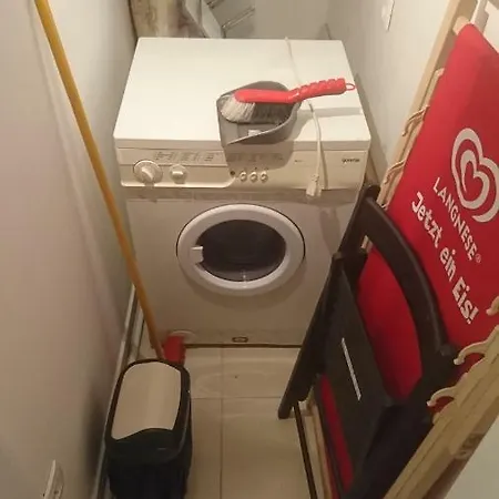 4 Seasons - Under Forest Park, Free Parking * Split