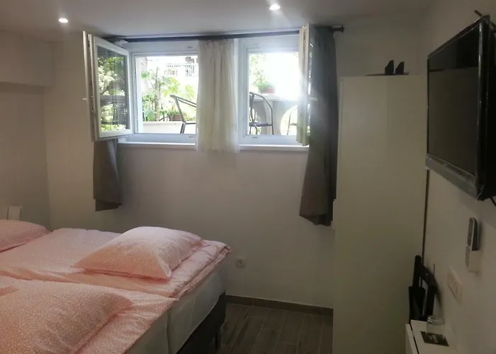 4 Seasons - Under Forest Park, Free Parking Apartmán