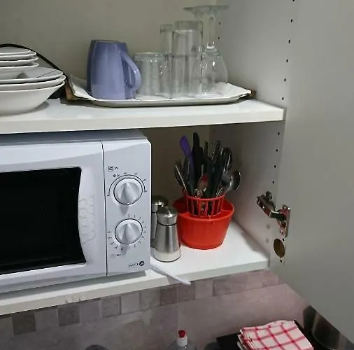 4 Seasons - Under Forest Park, Free Parking * Split